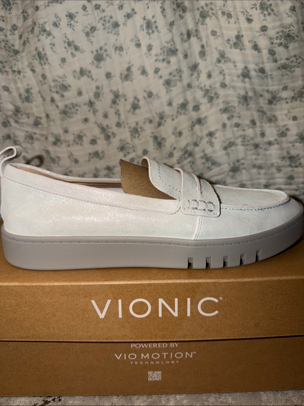 NIB Women's Vionic Slip On Loafer 9.5